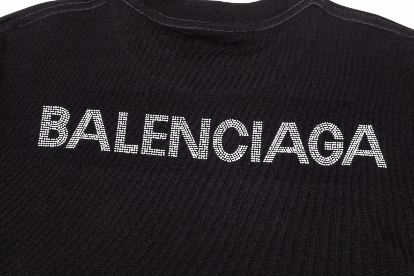 P80✨🔥 BALENCIAGA Paris hot diamond letter printed short-sleeved T-shirt. Custom-woven and dyed 280g combed cotton heavyweight fabric. Zero color difference in threads. Perfect details. Differentiate from the current currency version. Welcome to compare. Same Style for men and women. Must-sell in the picture above. Color: White Black Size: 1 2 3 4